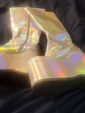 Holographic Platform Knee-High Boots - Iridescent Silver